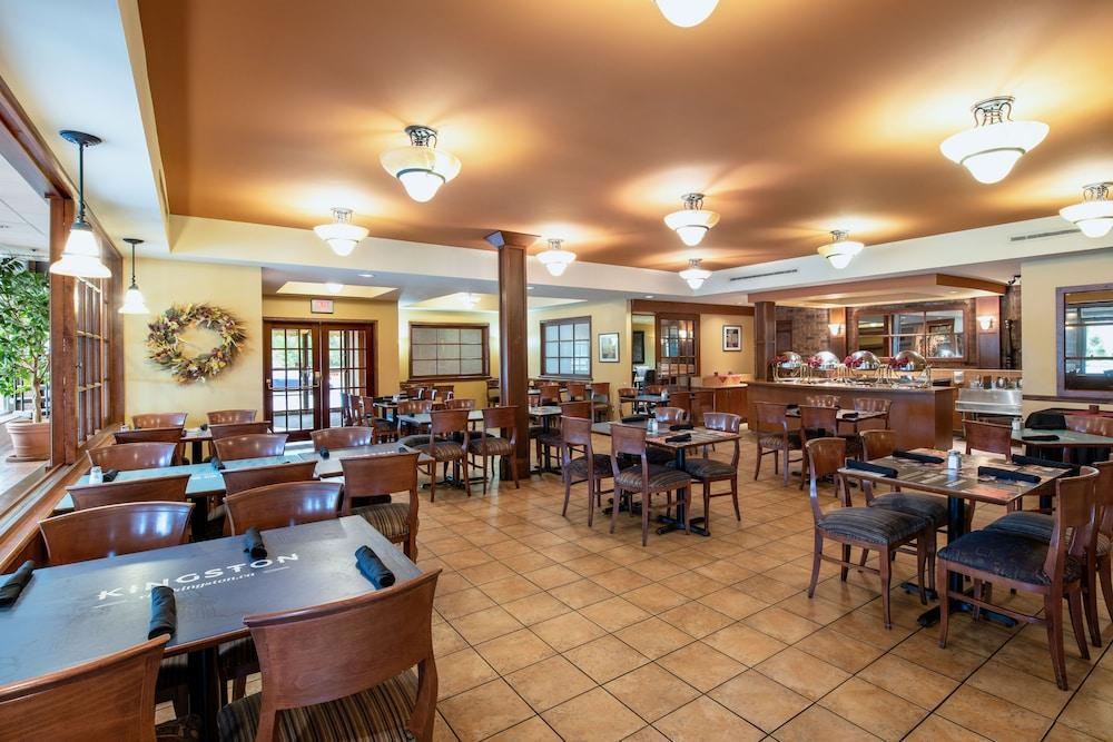 Ambassador Hotel & Conference Resort Kingston Buitenkant foto