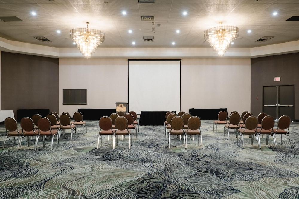 Ambassador Hotel & Conference Resort Kingston Buitenkant foto