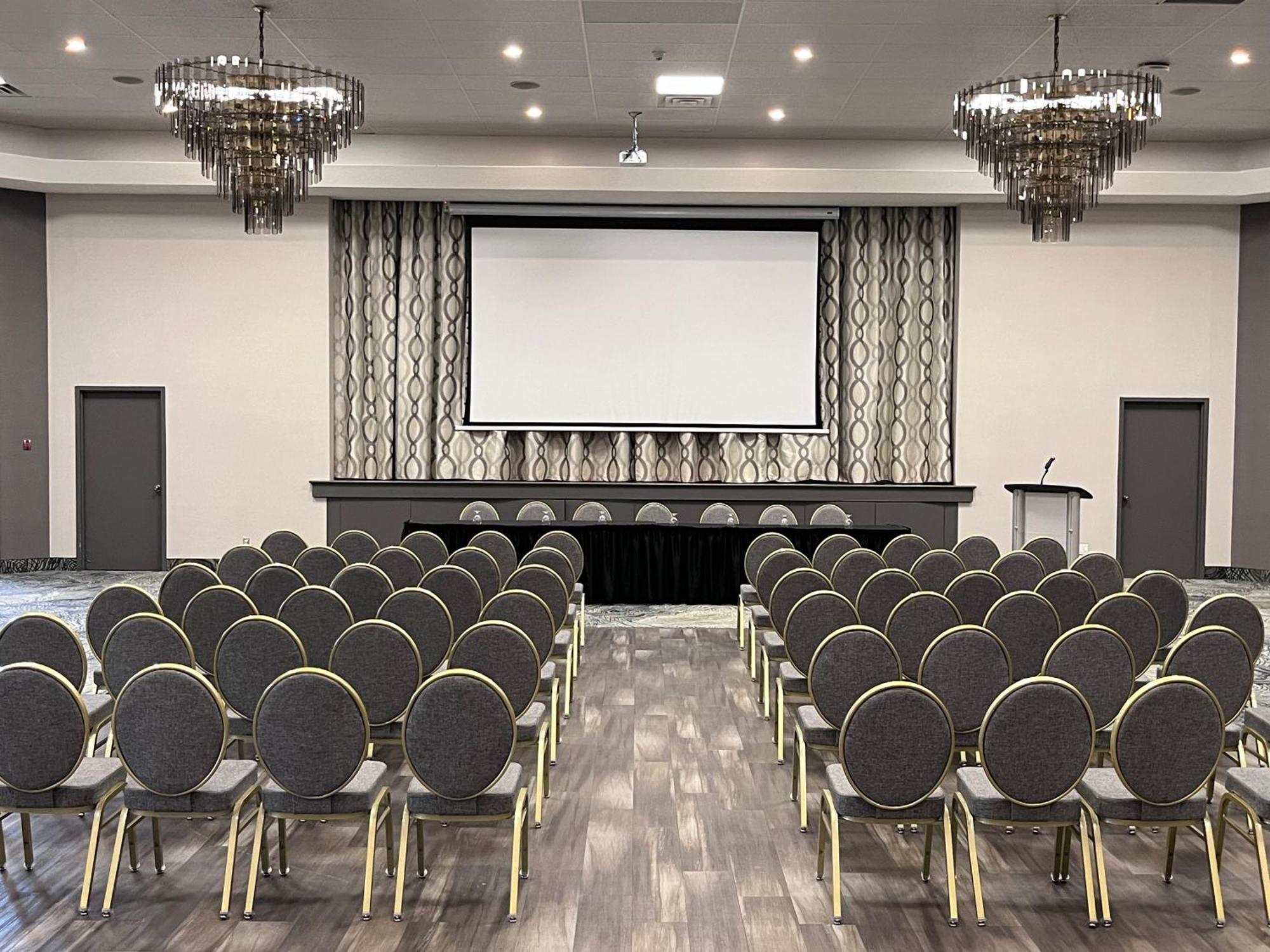 Ambassador Hotel & Conference Resort Kingston Buitenkant foto